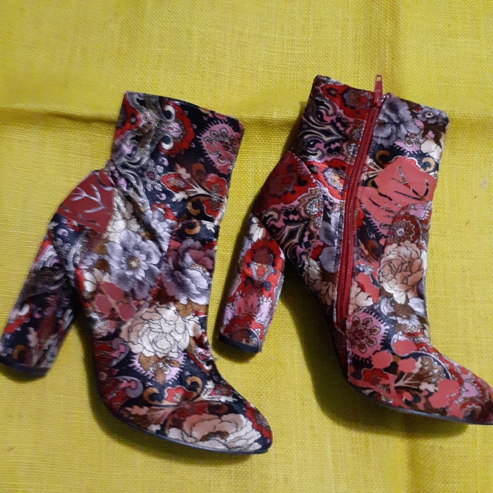 Womens Floral Ankle Boots in Size 10